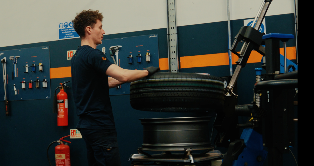 Tyre fitter